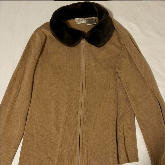 Vintage Tan Jacket with Brown Fur Collar - Picture 2 of 4